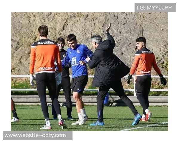 马竞新年首训缺席多名球员瑟尔洛特重返训练场引关注 马竞新年首训缺席多名球员瑟尔洛特重返训练场引关注